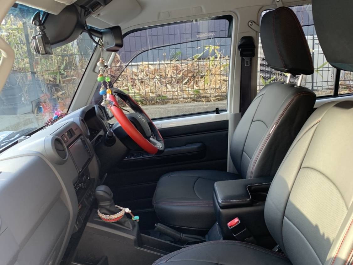 【装着写真】ランドクルーザー Refinad Leather Series シートカバー [品番:T0673-02]