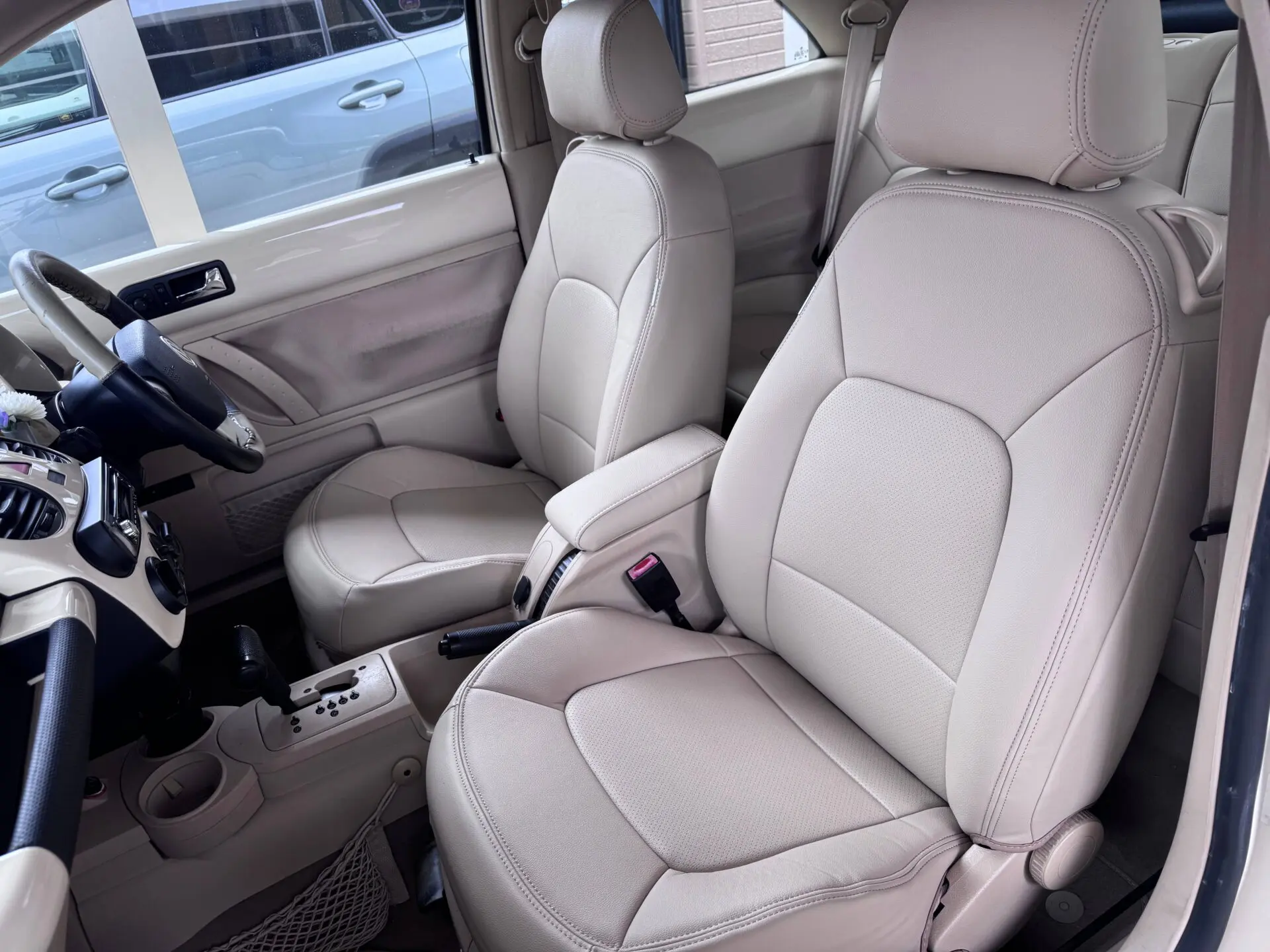 【装着写真】ニュービートル Refinad Leather Deluxe Series シートカバー [品番:VW0204-03,]
