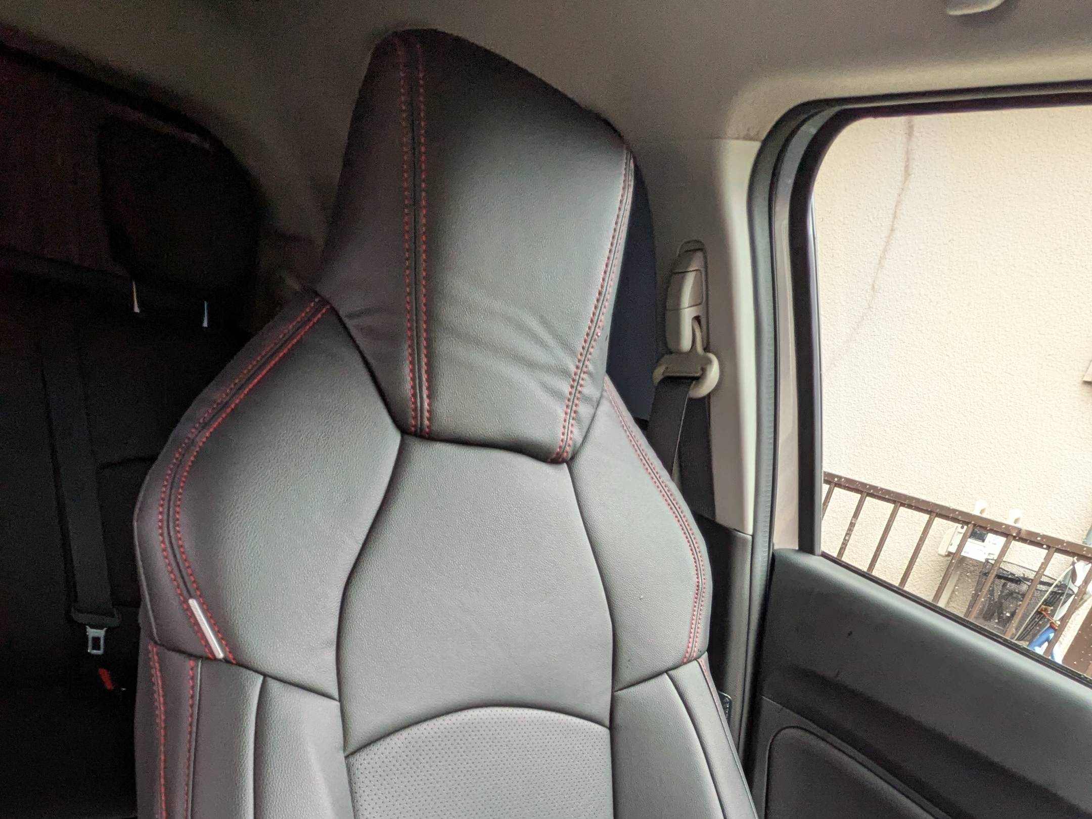 【装着写真】スイフトスポーツ Refinad Leather Series シートカバー [品番:S0115-02]